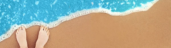 Soft Blue Ocean Wave Clean Sandy Beach Human Feet Top — Stockfoto