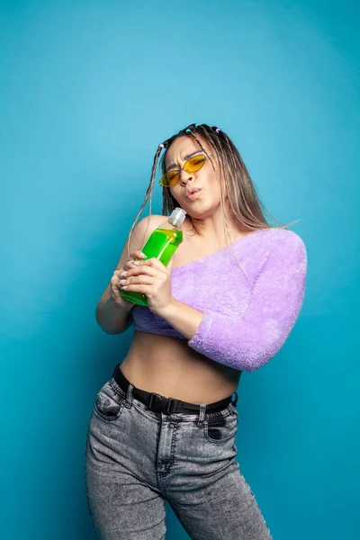 Cute Young Woman Having Fun Green Plastic Bottle Her Hands — Stock Photo, Image