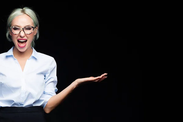 Blonde Business Woman Screaming Showing Empty Open Hand Blank Copy — Stockfoto