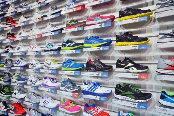 Loja de sapatos esporte — Fotografia de Stock