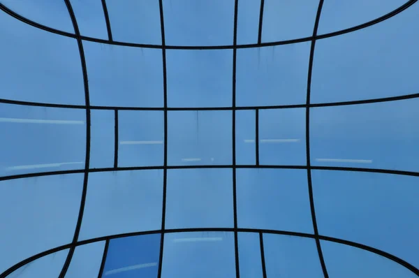 Fachada de vidrio distorsionado — Foto de Stock
