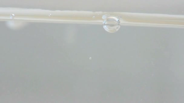 Water bubbels barsten — Stockvideo