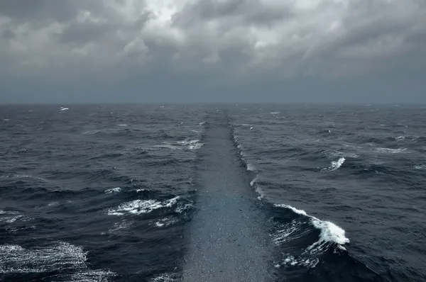 Zee weg Oceaan oversteken — Stockfoto