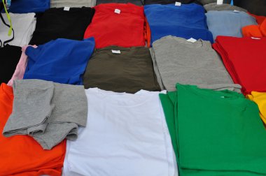 kısa kollu t-shirt