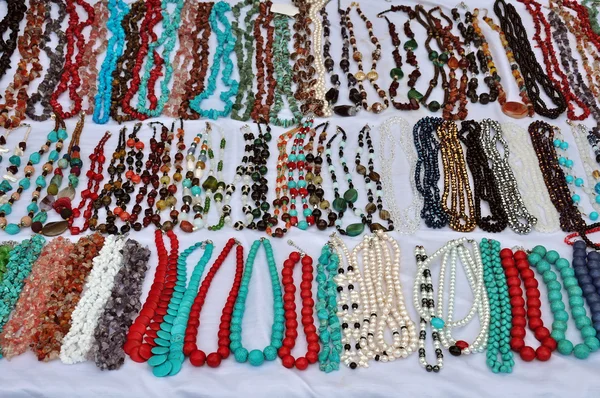 Collares con piedras preciosas de colores —  Fotos de Stock