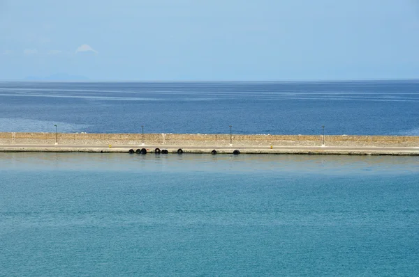 İskele duvar deniz ve gökyüzü — Stok fotoğraf