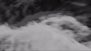 karanlık deniz dalgaları