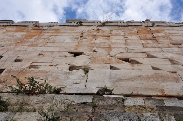 Unter der Akropolismauer — Stockfoto