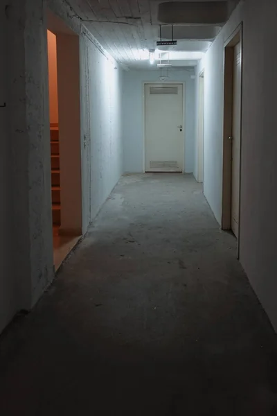 Couloir Avec Portes Débarras Dans Sous Sol Immeuble Appartements — Photo