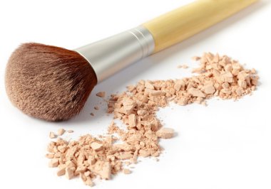 yüz pudrası ve fırça