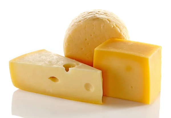 白い背景の上にチーズの様々 なタイプ — ストック写真