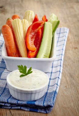 taze sebze ve sarımsak daldırma