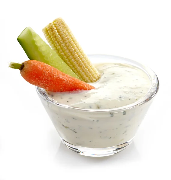 Fresh vegetables and garlic dip — Stock Photo, Image