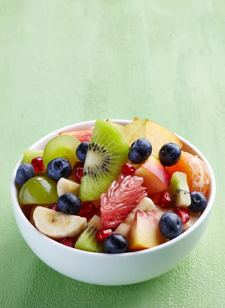 Fresh healthy fruit salad — Stock Photo, Image