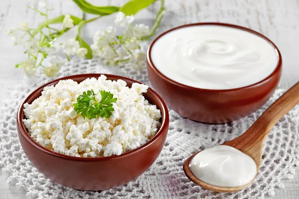 Cottage cheese and sour cream — Stock Photo, Image