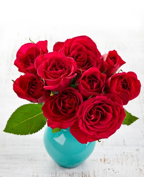 Розы в вазе — стоковое фото