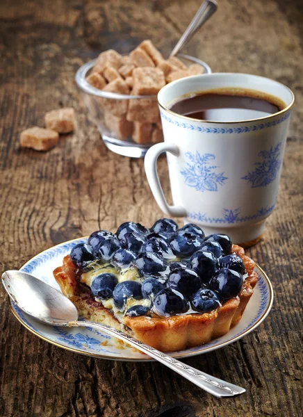 Blueberry tart and coffee — Stock Photo, Image