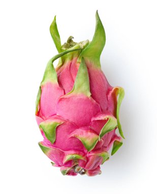 Beyaz arka planda tüm ejderha meyvesi veya pitahaya (pitaya) izole edilmiş, üst görünüm