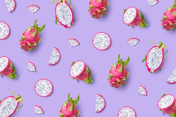 Pattern Friss Egész Szeletelt Sárkánygyümölcs Vagy Pitahaya Pitaya Lila Háttér — Stock Fotó