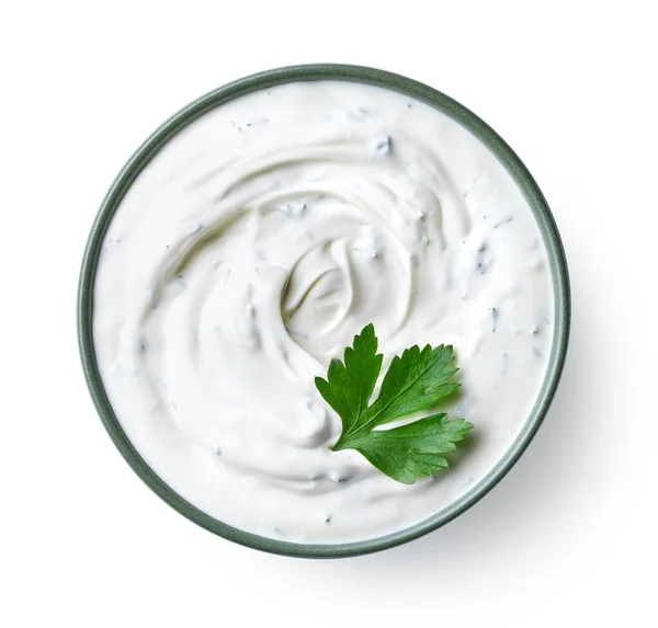 绿碗酸奶油酱油 中草药分离 白色背景 顶部视图 — 图库照片