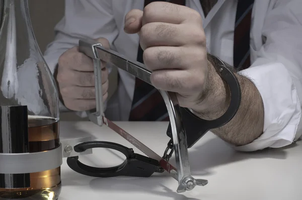 adam elini şişe için zincirli testere zincir