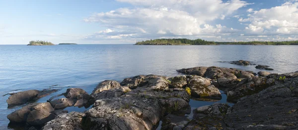 Skerries Ladožské jezero. Panorama — Stock fotografie