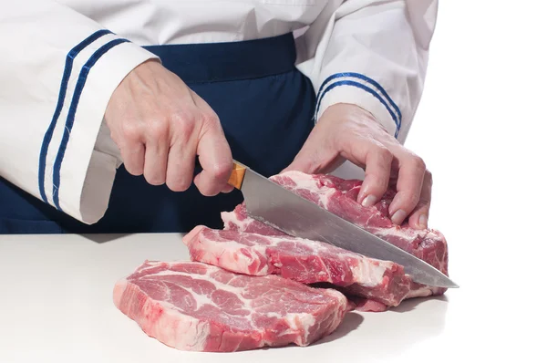 kadın Şef eti keser. izole