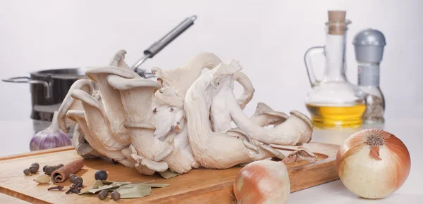 mantar yemek pişirmek için malzemeler