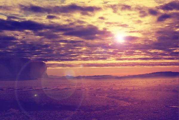 Coucher de soleil dans le désert — Photo