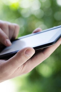 ellerinde tablet