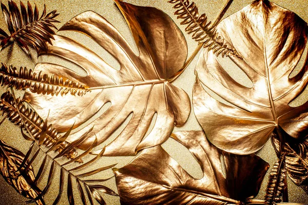 Golden Monstera Blad Luxe Glanzende Textuur Achtergrond Gouden Tropische Palm — Stockfoto