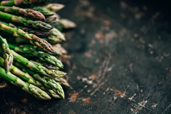 Food Background Copy Space Fresh Asparagus Rustic Black — Stock Photo, Image