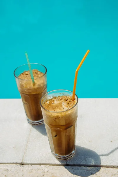 Summer Holiday Vacation Frappe Refreshment Luxury Poolside Two Ice Coffee — Foto Stock