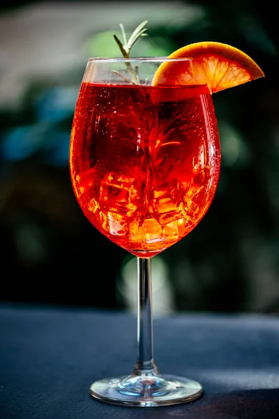 Aperol Spritz Cocktail Garnish Grapefruit Rosemary Front Dark Background Summer — Stockfoto