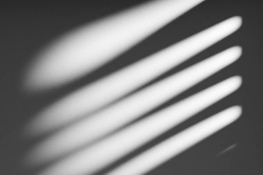 Güneş ışığı arka planına sahip soyut beton cephe. Pastel duvardaki pencere ışığının kapalı gölgesi. 3d hazırlayıcı