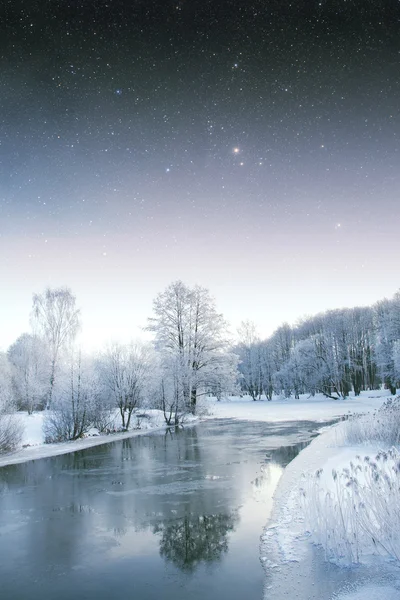 Rivière d'hiver la nuit. Éléments de cette image fournis par la NASA — Photo