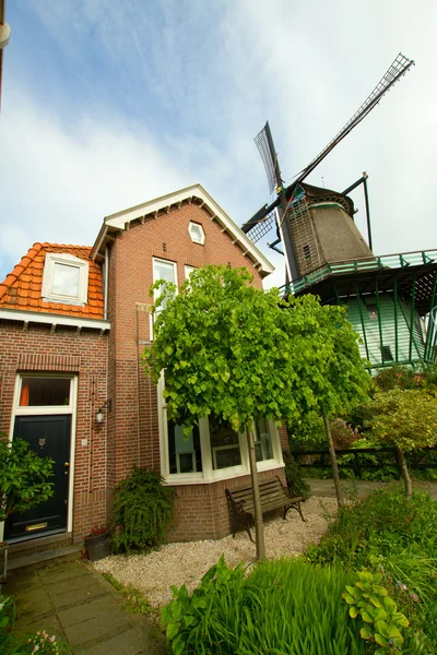 Tradiční holandské větrné mlýny — Stock fotografie