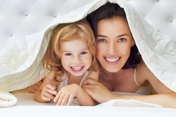 Glückliche Familie — Stockfoto