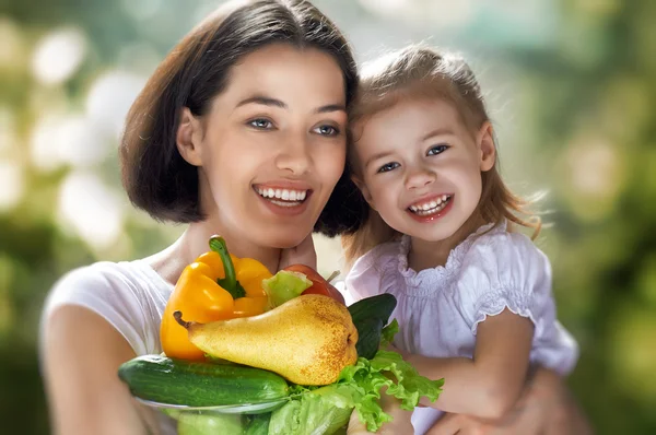 Comer alimentos saludables — Foto de Stock