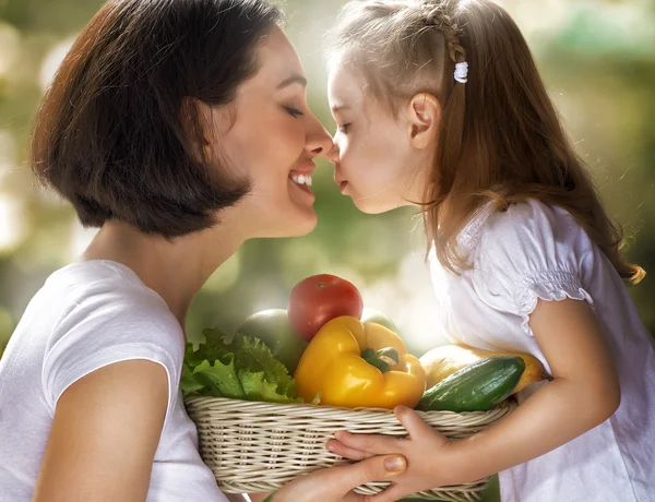 Comer alimentos saludables — Foto de Stock