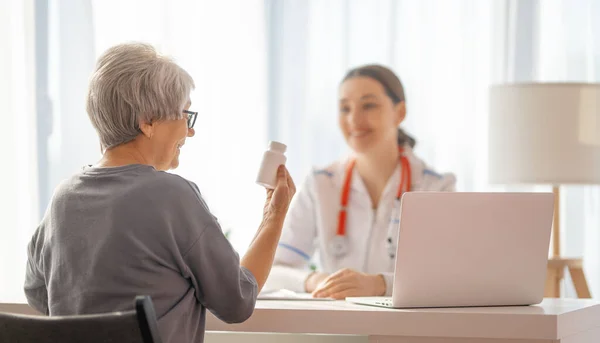 Female Patient Listening Doctor Hospital — Stock Photo, Image