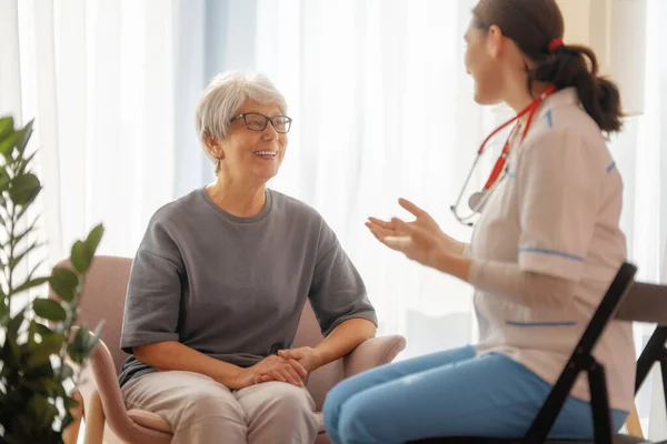 Female Patient Listening Doctor Hospital — Stock Photo, Image