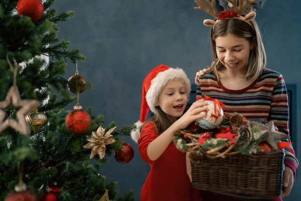 Feliz Navidad Felices Fiestas Alegre Niñas Lindas Casa Los Niños — Foto de Stock