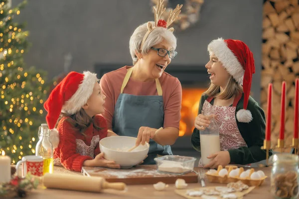 Vrolijk Kerstfeest Fijne Feestdagen Familie Voorbereiding Vakantie Voedsel Oma Kleindochters — Stockfoto