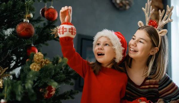 Feliz Navidad Felices Fiestas Alegre Niñas Lindas Casa Los Niños — Foto de Stock