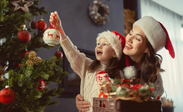 Buon Natale Buone Feste Mamma Figlia Vicino All Albero Chiuso — Foto Stock