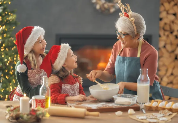Feliz Navidad Felices Fiestas Preparación Familiar Comida Vacaciones Abuela Nietas — Foto de Stock