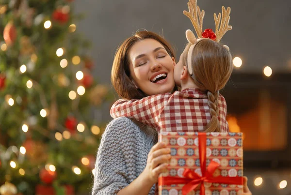 Buon Natale Buone Feste Allegro Madre Sua Ragazza Carina Figlia — Foto Stock