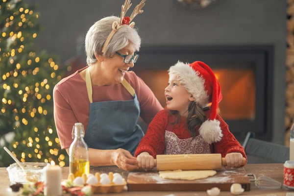 Vrolijk Kerstfeest Fijne Feestdagen Familie Voorbereiding Vakantie Voedsel Grootmoeder Kleindochter — Stockfoto