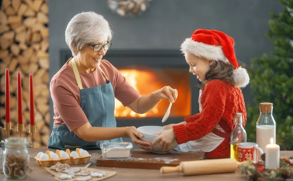 Boldog Karácsonyt Boldog Ünnepeket Családi Előkészületek Nyaralás Élelmiszer Nagymama Unokája — Stock Fotó